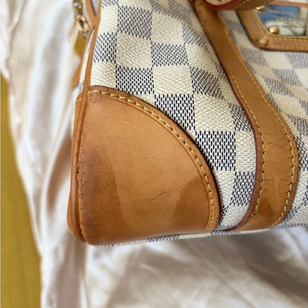 Authentic Louis Vuitton Berkely in Damier Azur - Picture 9 of 16